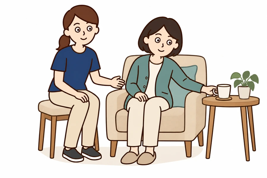 自宅で利用者の暮らしを支える女性スタッフ