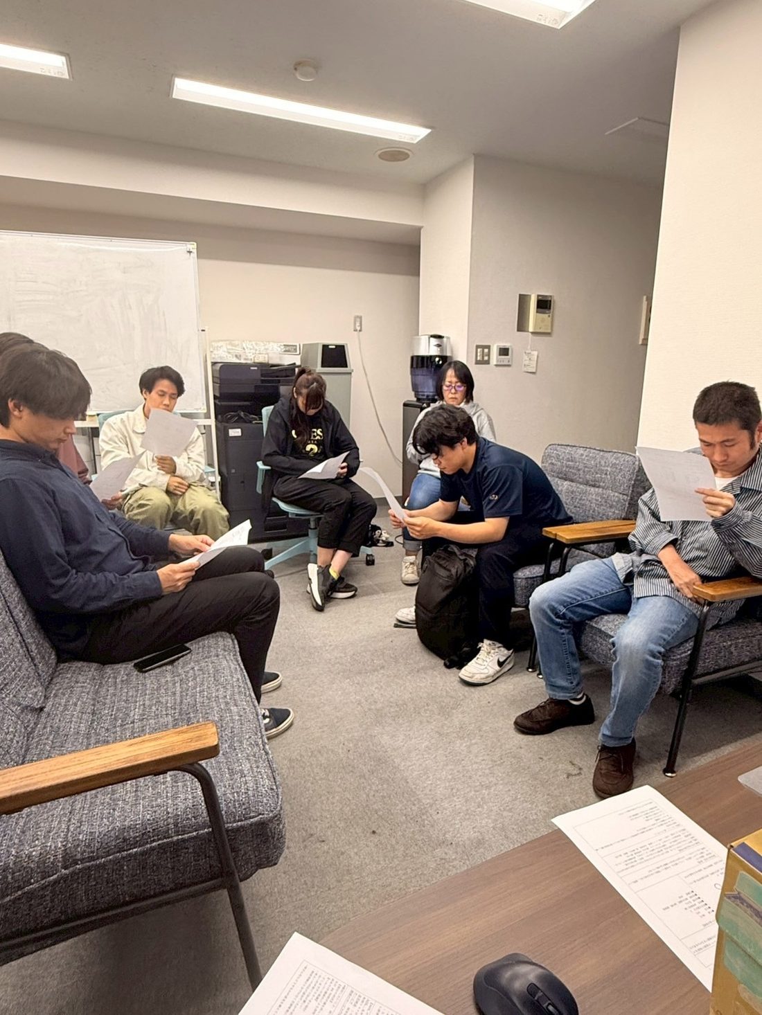 社内の勉強会に参加するスタッフたち
